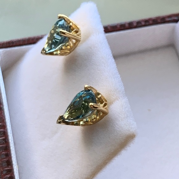 NEW 14KY London Blue Pear Shaped Stud Earrings - Picture 5 of 14